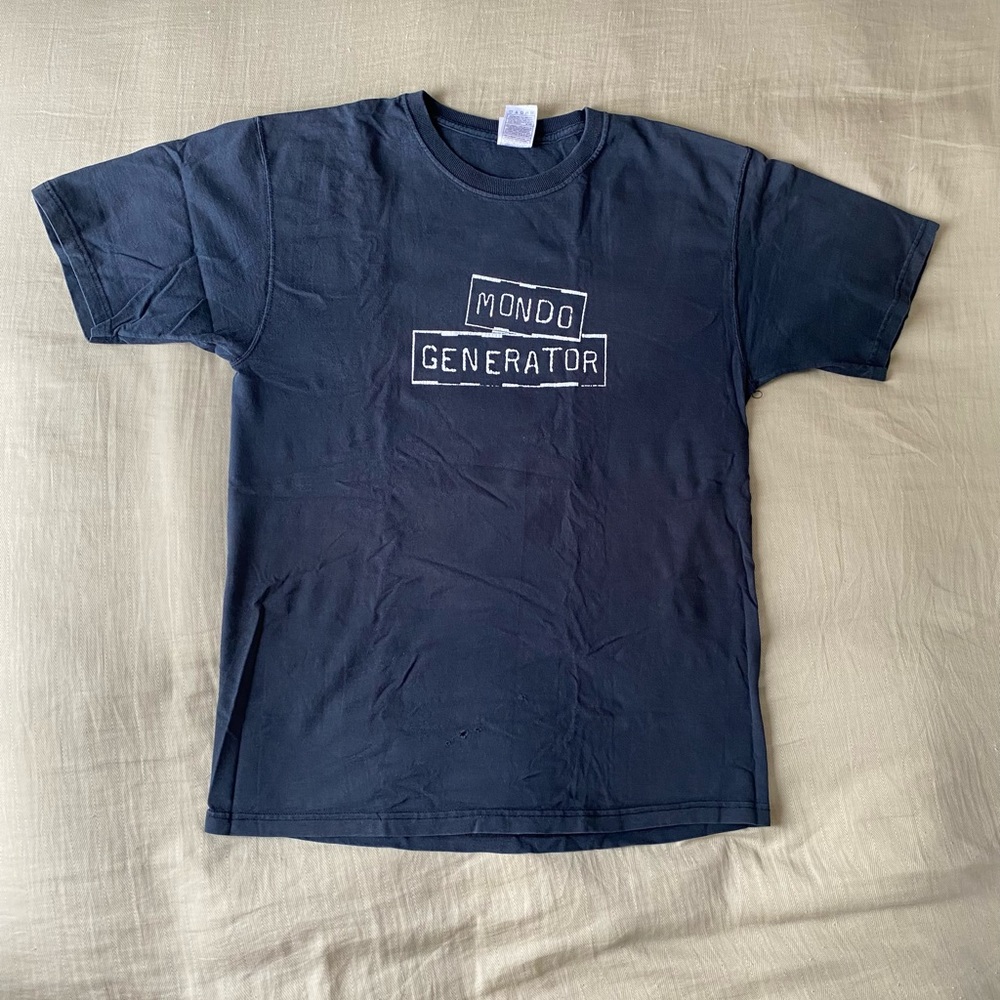 Mondo Generator used men’s large t-shirt